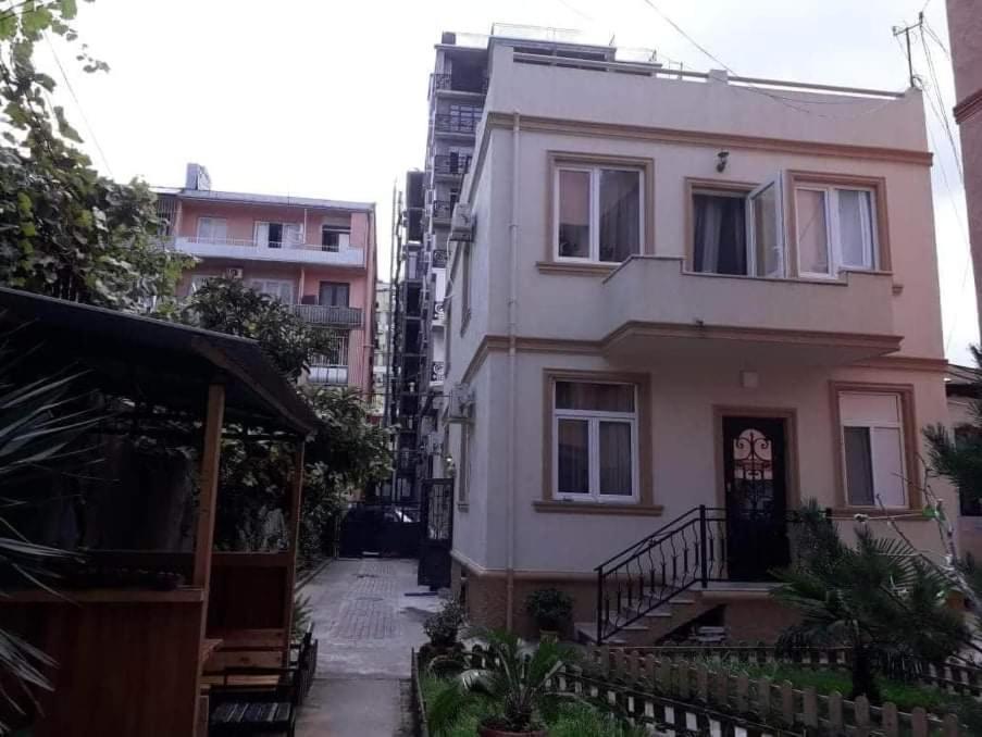 Guest House Kldiashvili Batumi Exterior photo